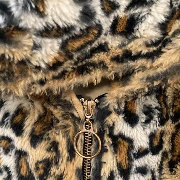 Leopard Print Plush  Hoodie - Picture 3 of 8